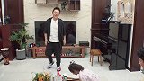 黄渤嗨跳春晚名曲《最好的舞台》，宋祖儿一句话渤哥要揍人？