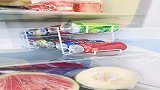 这个易拉罐收纳架放冰箱省空间又好看，夏天到了多备点饮料在冰箱