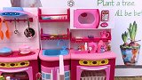 芭比娃娃厨房玩具，芭比给妹妹做晚饭