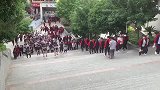 高中生的训练模式真凶残，结束之后控制不住腿