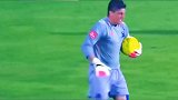 足球 “影帝”级门将 ，滑稽夸张的表演抢镜，让人啼笑皆非……