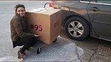 比尔盖茨圣诞锦鲤现身：收到36公斤巨型礼盒 十几种特别礼物