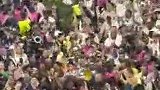 巴黎球迷在欧冠决赛获胜后冲入球场