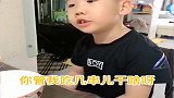 自从二胎生了弟弟，哥俩每次吃饭都不消停，眼前一幕不服不行！