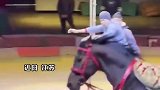 外籍表演者展示吉尔吉斯斯坦马术，马背上跳绳看呆了众人