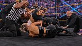 NXT第598期：冈萨雷斯干扰里普利比赛 两人打起来裁判拉都拉不住