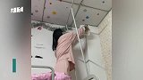 寝室一姐稳了！女生徒手捉蝙蝠一顿操作让室友佩服：操作快准狠！