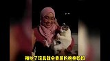 一只社恐猫猫，玩具被拿走了只能抱妈妈