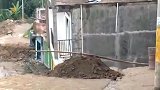 整栋房子突然下沉10秒后消失不见 村民拍下可怕瞬间