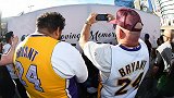 【PP体育在现场】湖人队赛前大量球迷聚集场馆外高喊Kobe