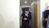 小偷入室盗窃，美女房主的反应太逗了
