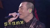 她在闹，那他笑。这也太甜了吧陈小春 应采儿