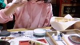 姑娘特意跑来吃麻将与毛笔，终于得偿所愿了！网友好美！