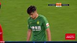 第21分钟北京中赫国安球员张玉宁(U23)射门
