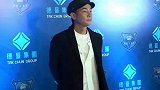 暖心！陈小春晒创意海报庆祝与应采儿结婚十周年：谢谢你