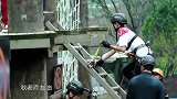 节目中：李小璐顺着路走钢缆，胆子超大！完全出乎意料