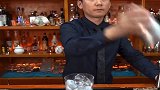 只有高级调酒师才能玩出这样的效果，技术太牛了，月薪至少过万了