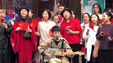曾轶可伦敦街头领唱《我和我的祖国》，当地华人自发参加场面壮观