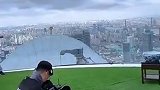 亚马尔来上海体验中国功夫 轻功水上漂！