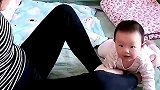 坚强的无臂妈妈，用双脚悉心照顾宝宝，耐心给宝宝喂奶哄宝宝睡觉