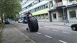 骑介个单车，早晚瘦成闪电