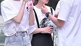 在大街上喝酒太野了，美女这么做，喝出奶茶的感觉！