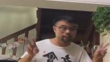 爷爷一来，就没爸爸啥事了，女儿彻底被爷爷俘虏，爸爸都吃醋了
