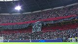 两队入场本场球迷欢呼雀跃 欧冠主题曲奏响宣告大战将至