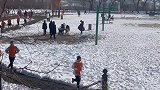 这还是当代大学的操场吗两万多的学费修不起吗