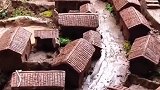 泥巴玩耍达到巅峰，小男孩塑造完整村庄