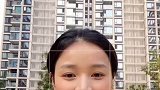 女生和自己一家合照，场面太温馨了