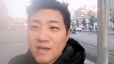 小哥假日喝襄阳正宗黄酒，吃豆腐面加大蒜，怎一个爽字可以形容！
