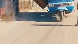 三轮车表演一秒卸车