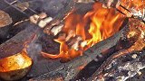 吃剩牛大骨，拿来烧串简直一绝，猪肉牛油香飘飘，十里人畜魂颠倒