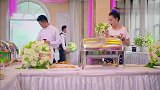 裸婚：姑娘来婚宴蹭吃，新郎阻止，姑娘：还没卡餐，到观礼席就坐
