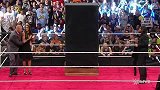 WWE-15年-RAW第1159期：摩羯大帝重返擂台怒揍罗林斯 引粉丝尖叫-花絮