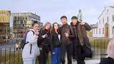 黄子韬主动跟粉丝合照，不料却是货真价实的假粉，太尴尬了！