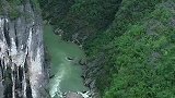 贵州大山峡谷有一座悬索吊桥，比玻璃栈道还吓人