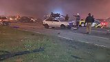 大雾酿惨剧？巴西22车连环相撞多车面目全非 已致8死23伤