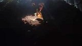 世孩子跟着叔叔婶婶生活