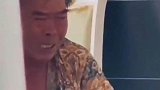 看大哥这身打扮不像是动情的人啊