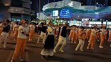 把广场舞跳得比女人还妖娆，让女人情何以堪