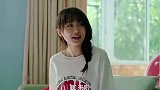 张伟起来了，他终于有女朋友了