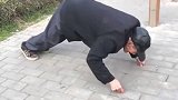 公园无意间拍到，眼前这一幕，真是让人大开眼界