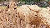 秋收过后，田间惊现稻草人劳作的画面