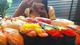 不露脸的吃货小姐姐，生鱼片嗨起来，真的是色香味俱全！