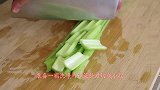冬天多吃豆瓣和芹菜，简单一做，上桌全家都喜欢，天天吃都不腻