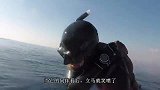 潜水员意外发现海底上锁的铁丝笼，笼子里的现状让人愤怒
