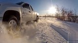 冬天大雪封路车走不了？装上这种装置 再厚的雪也变平地