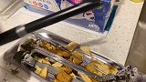 建议你搬来和我一起住